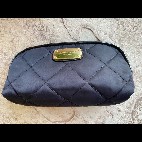 SOLD!!! Michael Kors Nylon Make-Up Cosmetic Bag Black - Picture 3 of 10